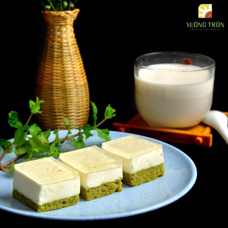 Bánh green tea lemon mousse.