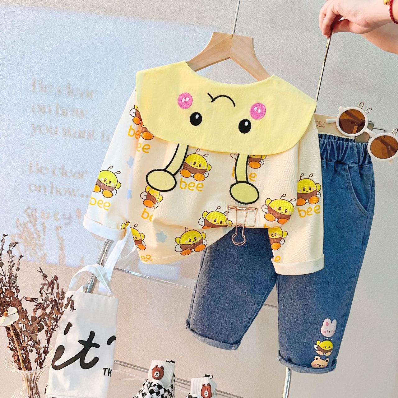 [🛒🇻🇳]SG509 – Set Quần Jean Áo Chú Ong Xinh Cho Bé Gái – Màu Vàng – Tohoo , SKU – SG509 – moby.com.vn 🇻🇳🛒Top1Shop🛒 🇻🇳Top1Vietnam🇻🇳 🛍🛒🇻🇳