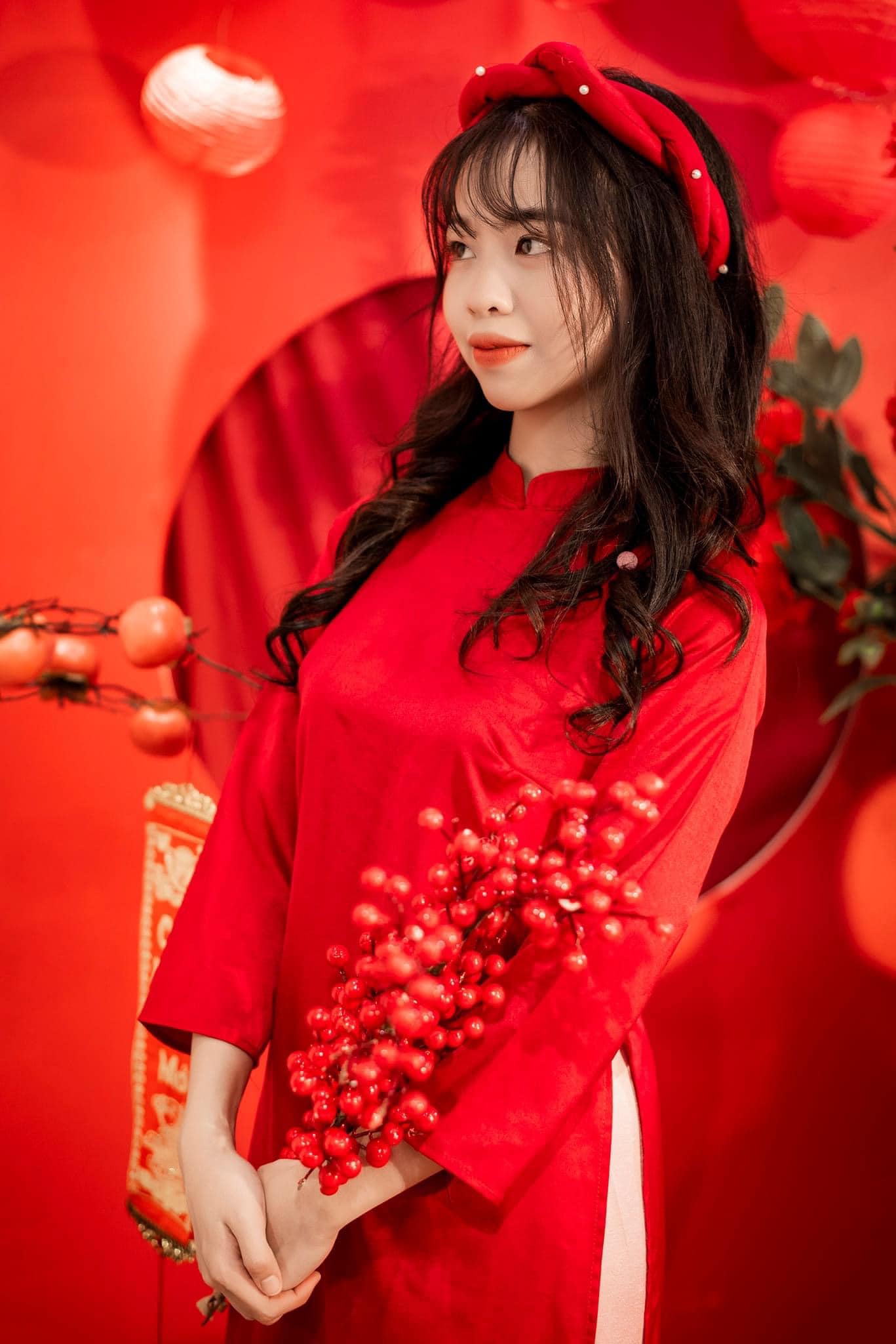Tay ta nắm cả giang sơn
Vẫn không có được môi son má hồng
#Photo: Đức Phoenix
#PhòngChup #Studio _______________________
𝐓𝐢𝐞