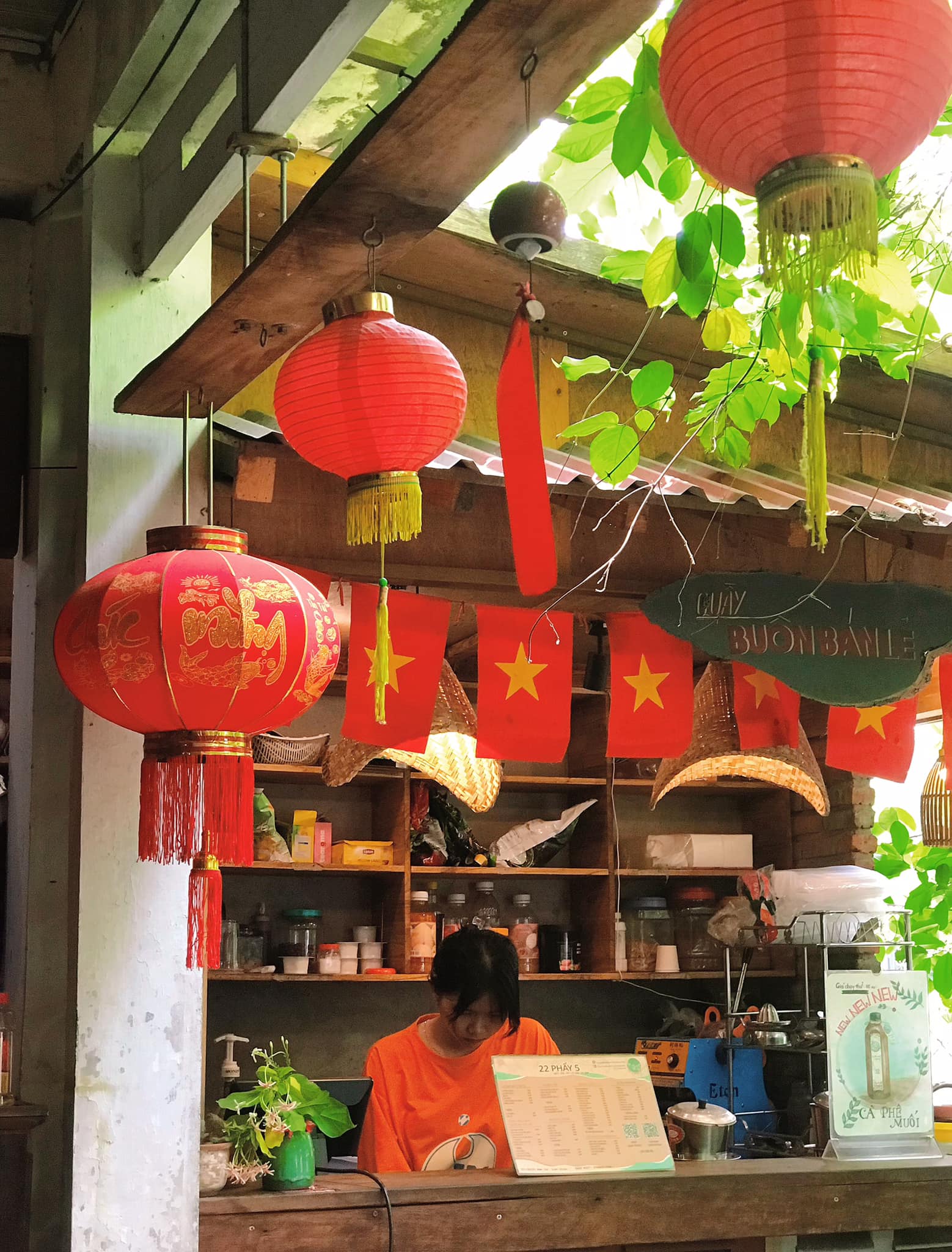Một chút lộng gió cuối ngày,
nơi bạn có thể nghe tiếng lá xào xạc,
một vài tiếng chim hót êm tai,
ánh nắng ban trưa rực rỡ