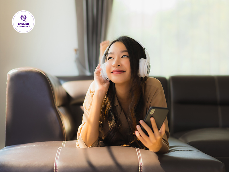 Cập nhật kiến thức tiếng Anh chuyên ngành qua các kênh radio, podcasts