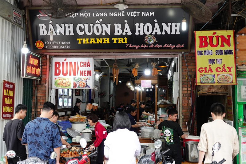 Top quán ăn sáng ngon rẻ ở Hà Nội. Bánh cuốn bà Hoành