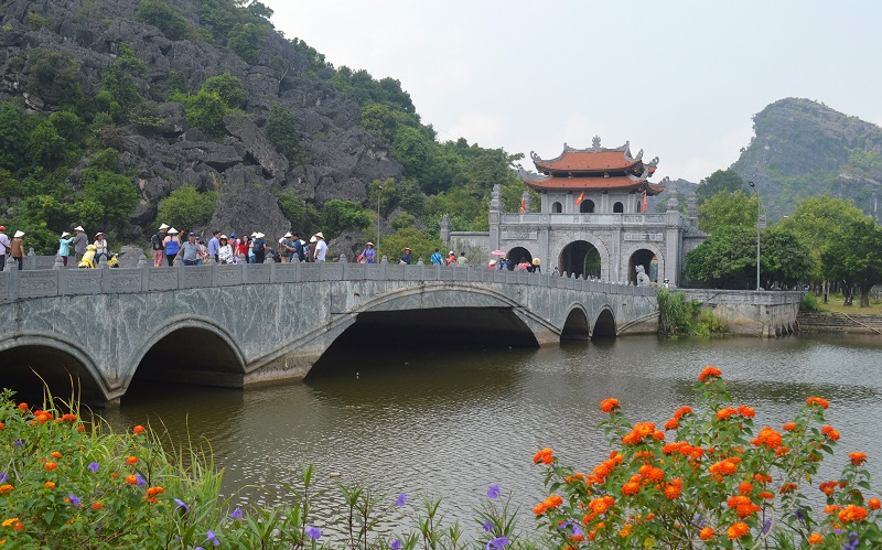 Review du lịch Ninh Bình tháng 3 có gì đẹp, nên đi đâu? Cố đô Hoa Lư