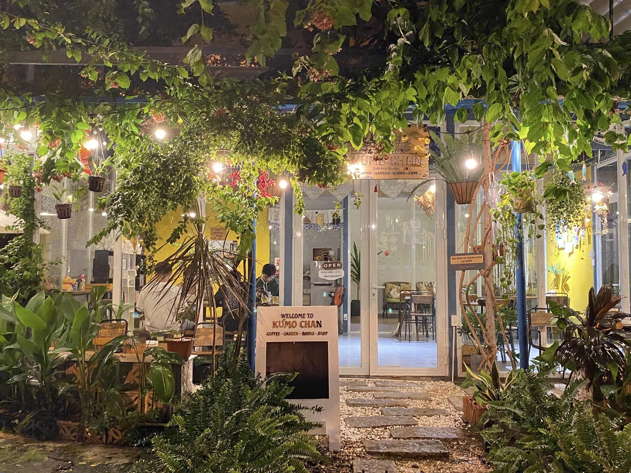 Đêm thu tại #kumochancoffee
Từ 18 tháng 9 Kumo Chan điều
chỉnh giờ đòng cửa là 22h.