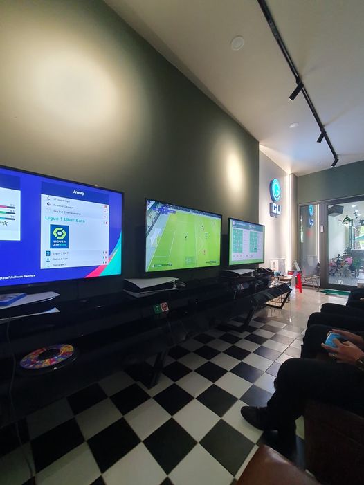 [☕️🇻🇳] Charm Coffee 🥤 Top1Coffee ☕️ Một chiếc mèo không được sen đưa đi tơi Giáng Sinh 
Charm Coffee : ngõ 20 Láng Hạ, Đống Đa,HN
      Opening hours: 07 am- 22h00  , shares-0✔️ , likes-4❤️️ , date-2023-12-25 08:33:59🇻🇳🇻🇳🇻🇳📰🆕