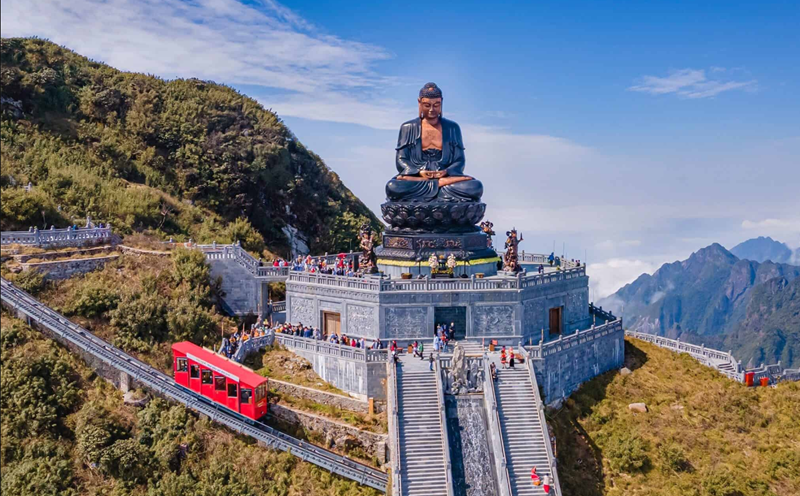 Tàu hỏa leo núi Đỗ Quyên