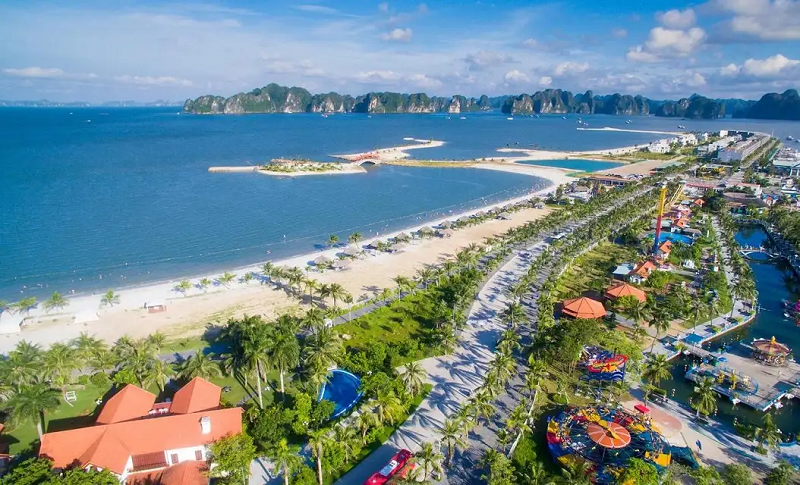 Địa điểm check in sống ảo đẹp ở Hạ Long nổi tiếng, độc đáo nhất. Bãi biển Tuần Châu Hạ Long