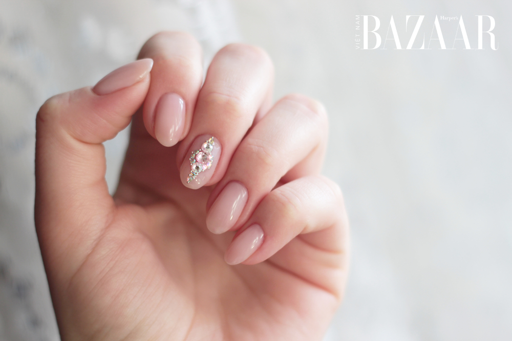 Mẫu nail tone nude đơn giản