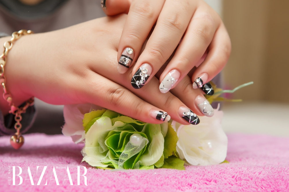 Mẫu nail đính đá