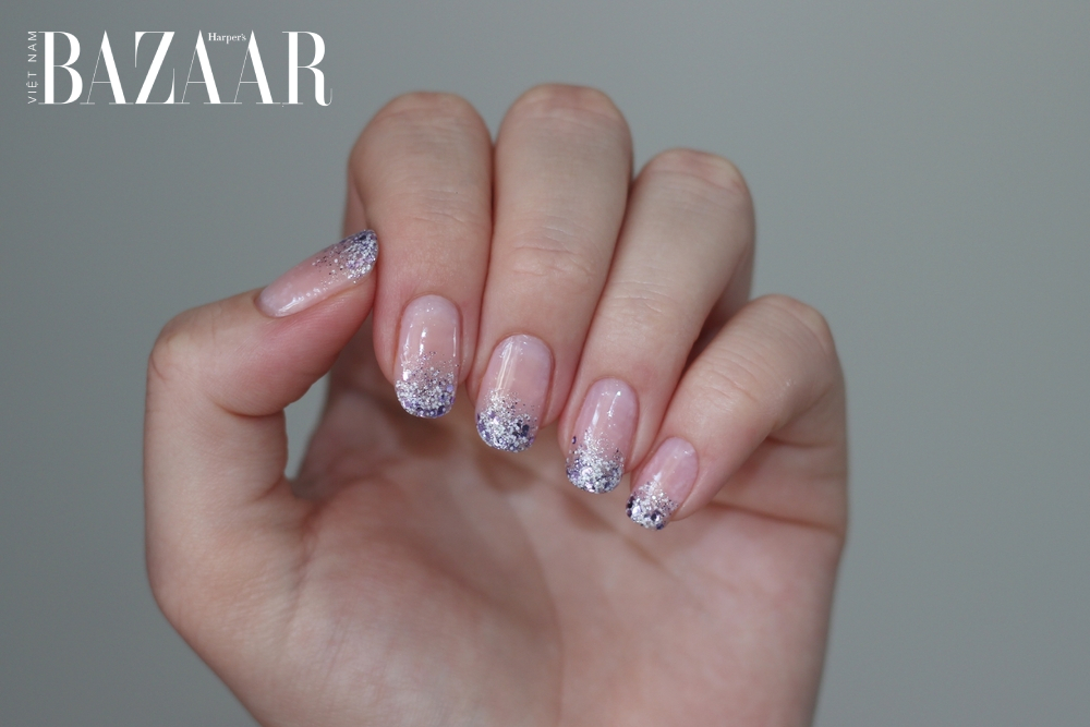 Những mẫu nail vẽ đẹp đơn giản phủ ánh nhũ