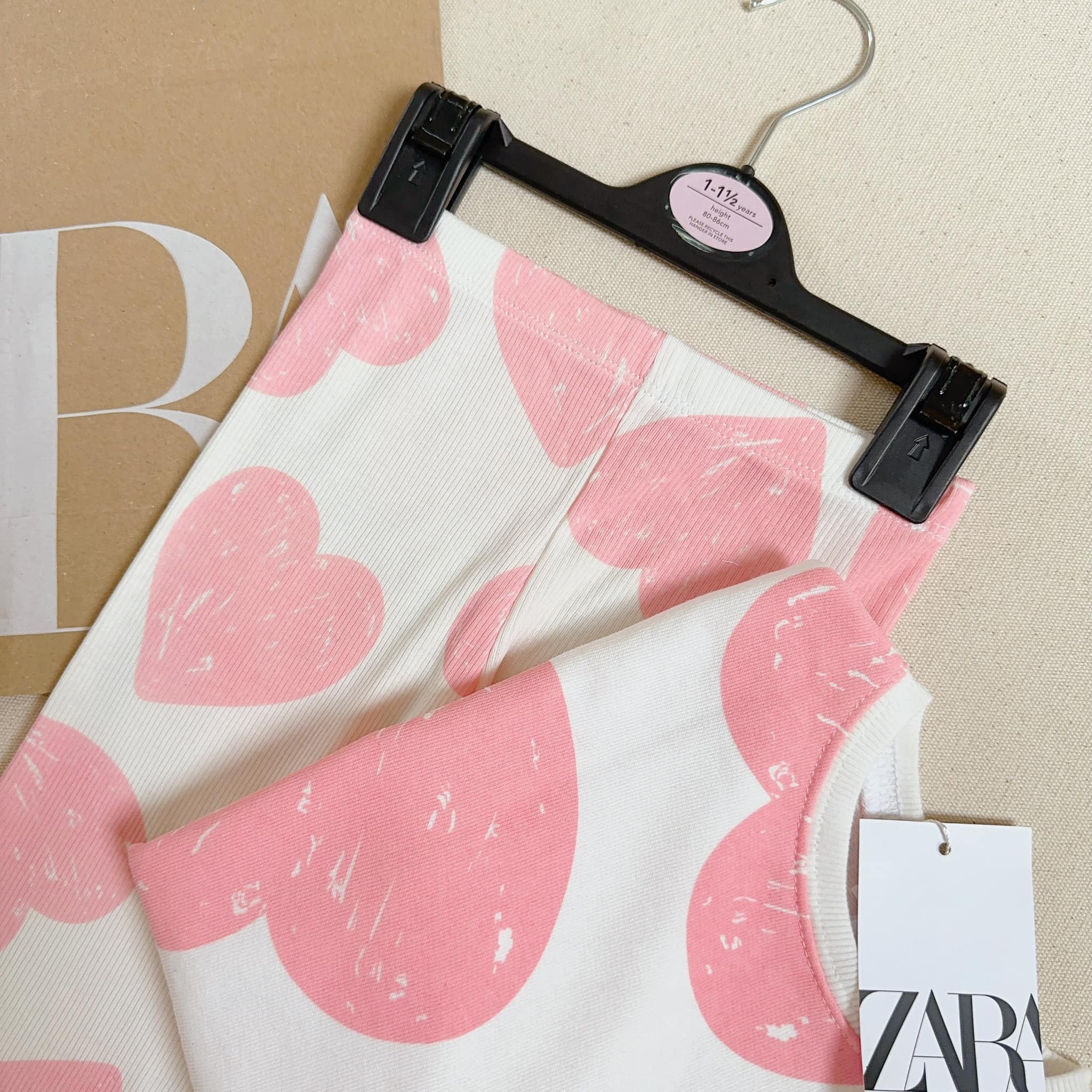 [🆕🇻🇳] ColorKids – Chuyên VNXK sỉ lẻ đồ cho bé 😎❤️️⭐️ SO HOT- chưa bao giờ hạ nhiệt với mẫu bộ xuất dư Zara này đâu ạ!!! Không biết các mẹ thế nào chứ tiêu chí của shop là quần áo của trẻ em là cứ phải mềm mại , shares-0✔️ , likes-6❤️️ , date-2023-08-17 01:45:49🇻🇳🇻🇳🇻🇳📰🆕