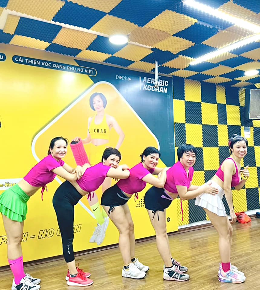 [🆕🇻🇳] Aerobic Zumba Yoga Huệ Sala Đông Anh 🧘 Top1Yoga 🧘 Hãy cất bước đến với nhau đi nào, hãy cất tiếng ca cho đời mê say. 

Nhạc vui cuồng quay chìm trong rộn rã. 

Hãy đến với nhau đi nào, 

Yoga happy flow: 2 , shares-1✔️ , likes-12❤️️ , date-2024-04-10 07:20:56🇻🇳🇻🇳🇻🇳📰🆕