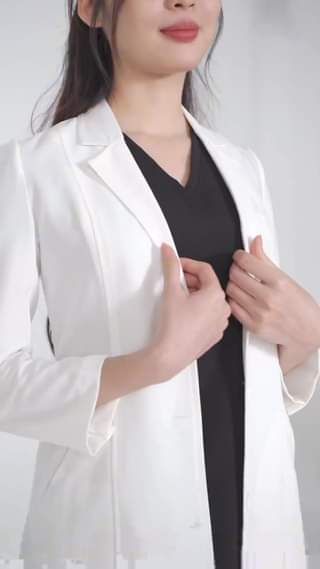 Chất lượng đỉnh cao, phong cách thanh lịch cùng Lily Blouse - bộ sưu tập mới nhất từ Medwear! Đẹp mọi góc nhìn, phối hợp linh hoạt với mọi trang phục. Đặt