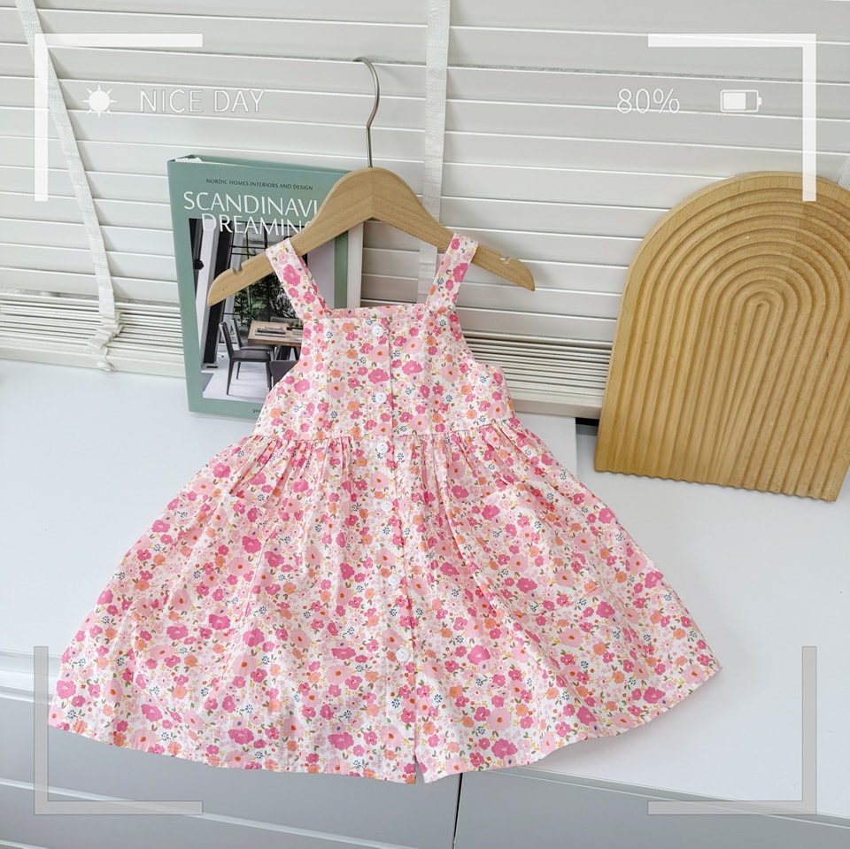 [🆕🇻🇳] Lullaby luôn hiểu rõ nhu cầu 😎❤️️⭐️    VÁY 2 DÂY XINH XẮN CHO BÉ GÁI
Mã sản phẩm: V156 #129k / váy
Comboo 2 váy còn 119k/ váy
Chất liệu: Chất thô mềm
Thiết kế: Cổ vuông, 2 dây bản to, kế , shares-0✔️ , likes-0❤️️ , date-2024-05-17 03:30:44🇻🇳🇻🇳🇻🇳📰🆕