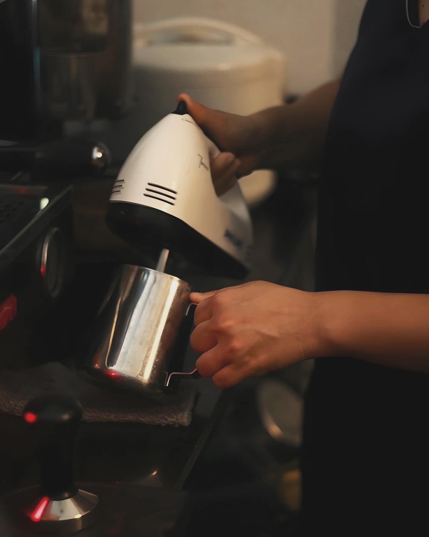 [☕️🇻🇳] Cố Thời Coffee 🥤 Top1Coffee ☕️ Sau này về già, sẽ kiếm một ngôi nhà bé bé, nằm trong hẻm nhỏ, mở một hidden coffee bar, lúc đó sẽ làm một bà lão U60 cool ngầu, , shares-0✔️ , likes-11❤️️ , date-2024-05-03 05:14:14🇻🇳🇻🇳🇻🇳📰🆕