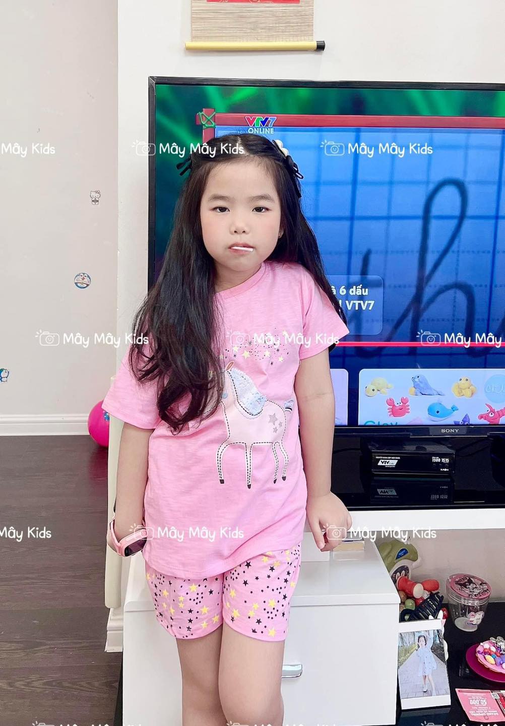 [🆕🇻🇳] Xoài’s Corner, các mẹ sẽ tìm được những món đồ phù hợp cho các bé 😎❤️️⭐️ Cái set bộ hot hit ko đùa đc đâu ý
Gam màu iu hết sức luôn mờ
Hàng sẵn tại shop
Combo 2 bộ có #160k
Size 120: 14-17kg
Size 130: 17-20kg
Size 140:  , shares-0✔️ , likes-1❤️️ , date-2024-05-17 09:48:37🇻🇳🇻🇳🇻🇳📰🆕