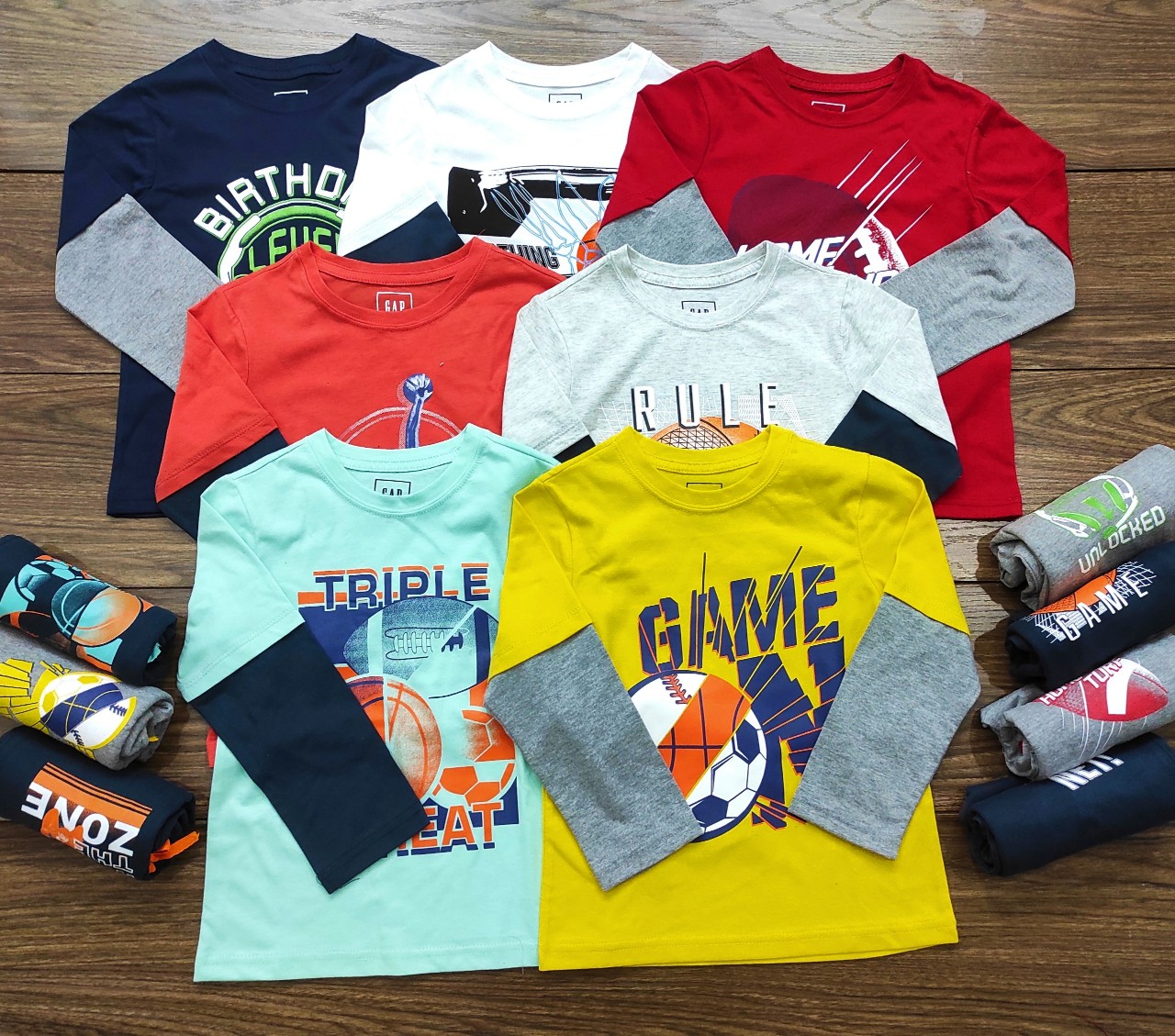 [🆕🇻🇳] ColorKids – Chuyên VNXK sỉ lẻ đồ cho bé 😎❤️️⭐️ Áo dài siêu chất cho bé trai đi lễ đi chơi. Vải Tafta Ánh phối cùng Gấm là vải có độ xuông thẳng giúp giữ phom, chuẩn dáng, mặt ánh kim sang trọng, ốp ngực , shares-0✔️ , likes-1❤️️ , date-2021-11-28 04:30:55🇻🇳🇻🇳🇻🇳📰🆕