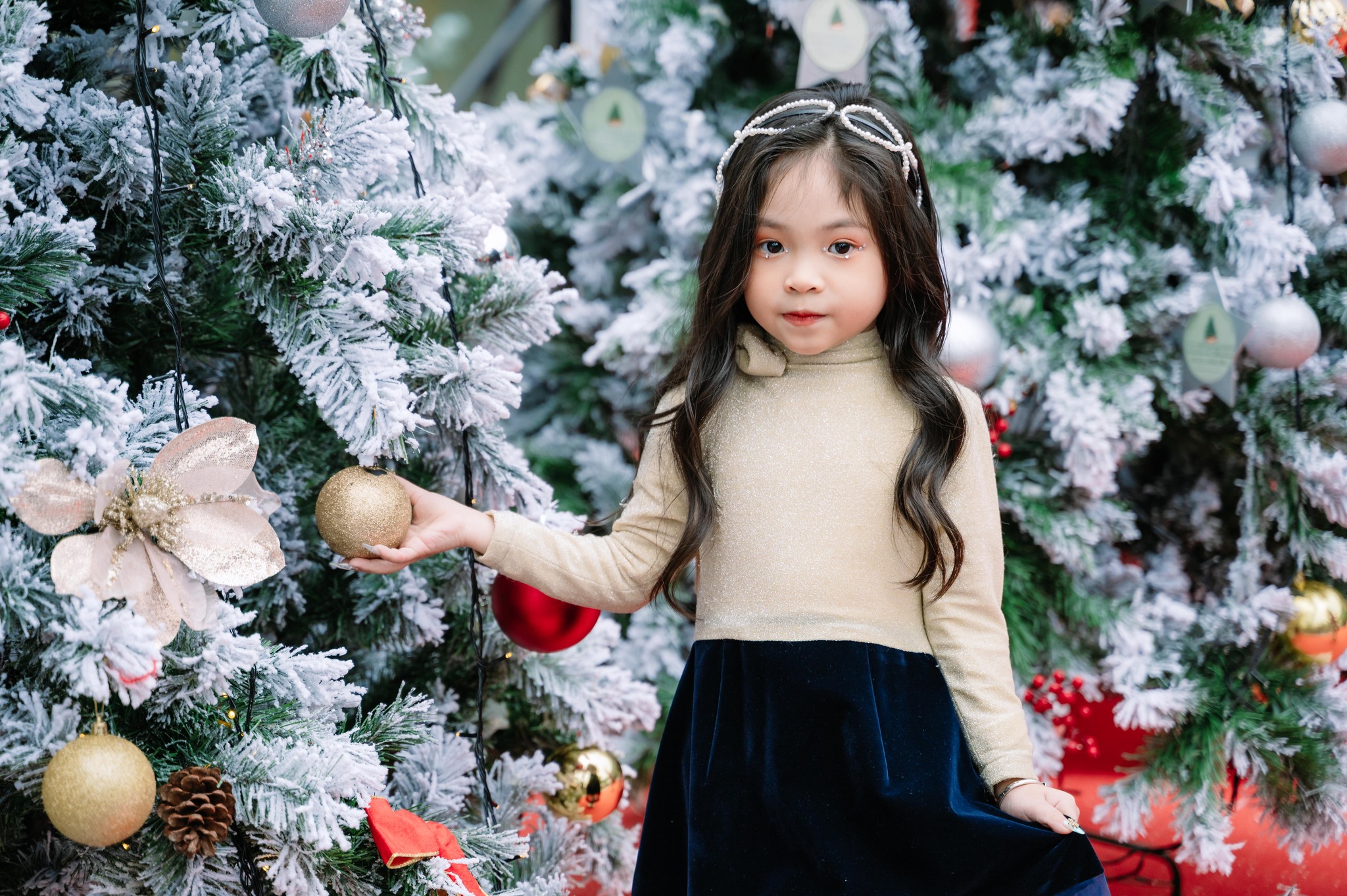 [🆕🇻🇳] Lecia Bridal & Lecia Ready-to-Wear – LECIA Kids 😎❤️️⭐️ The Festive Season is around the corner 
3 thiết kế best-sellers cho mùa Giáng Sinh đã có sẵn tại LECIA Kids! 

#CharityChristmasVillage #JWMarriott #LECIA , shares-0✔️ , likes-12❤️️ , date-2023-12-09 13:08:01🇻🇳🇻🇳🇻🇳📰🆕