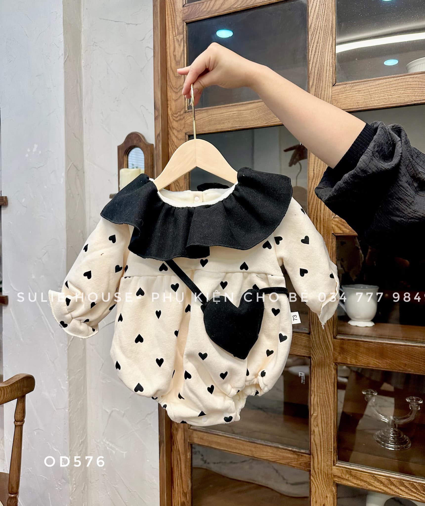 [🆕🇻🇳]  Sulie House – Chuyên tư vấn và cung cấp các sản phẩm hỗ trợ mẹ trong quá trình ăn dặm cho bé 🧑‍🧒❤️️👶⭐️  𝑴𝒂̣̆𝒄 đ𝒆̣𝒑 𝒌𝒉𝒐̂𝒏𝒈 𝒄𝒂̂̀𝒏 𝒍𝒚́ 𝒅𝒐, đ𝒂̣̆𝒄 𝒃𝒊𝒆̣̂𝒕 𝒍𝒂̀ 𝒌𝒉𝒊 𝒃𝒆́ đ𝒂𝒏𝒈 𝒅𝒊𝒆̣̂𝒏…Xem ngay BST quần áo thu đông mới vừa cập bến nhà Su, mặc đẹp mặc xinh cho con c , shares-2✔️ , likes-15❤️️ , date-2023-12-25 23:55:58🇻🇳🇻🇳🇻🇳📰🆕