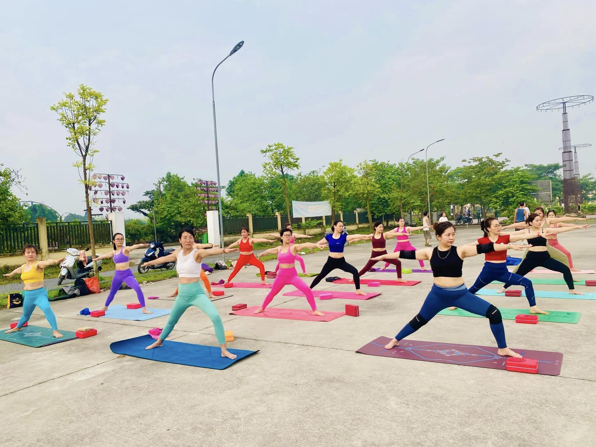 [🆕🇻🇳] Yoga Ngọc Ánh 🧘 Top1Yoga 🧘 
Phòng tập ngập nước sau trận mưa lớn chúng tớ lại có cơ hội được ra ngoài hít thở không khí trong lành! Yoga Nội Thôn – Tự Nhiên 5h-6h thứ 4-6-chủ nhật th , shares-0✔️ , likes-25❤️️ , date-2024-05-22 02:08:50🇻🇳🇻🇳🇻🇳📰🆕