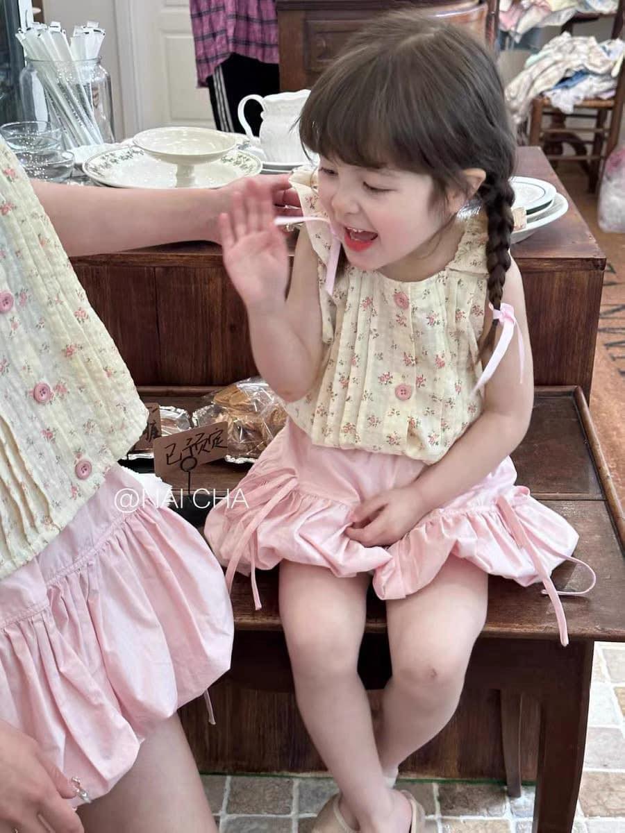 [🆕🇻🇳] MamimO Shop – Bán buôn – bán lẻ thời trang xuất khẩu trẻ em😎❤️️⭐️ Xinh xỉuuuuu..
Bác nào có gái iu đỡ hộ e set này cái
Xinh dã man, thô mềm mát, hoa nhí hai màu cực tây. Chân váy bồng bên trong có quần mẹ yên tâm nhé !!
, shares-0✔️ , likes-24❤️️ , date-2024-04-18 14:36:50🇻🇳🇻🇳🇻🇳📰🆕