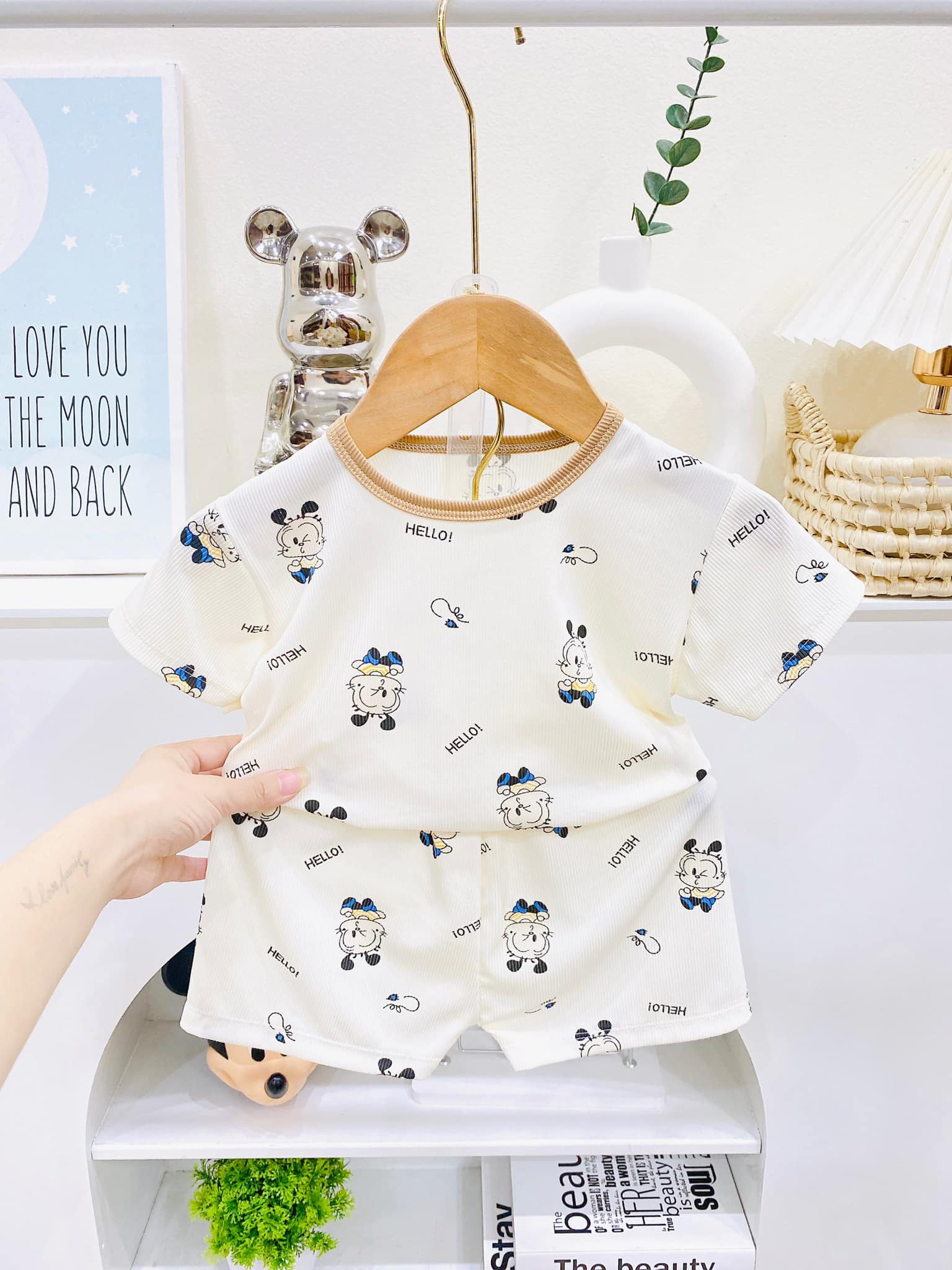 Combo chỉ #150k/ 5 bộ quần áo cho bé gái, bé trai đây ạ
Chất liệu thun, tăm lạnh mềm mát phù hợp với da của bé
Size từ 4,5kg đến 17kg