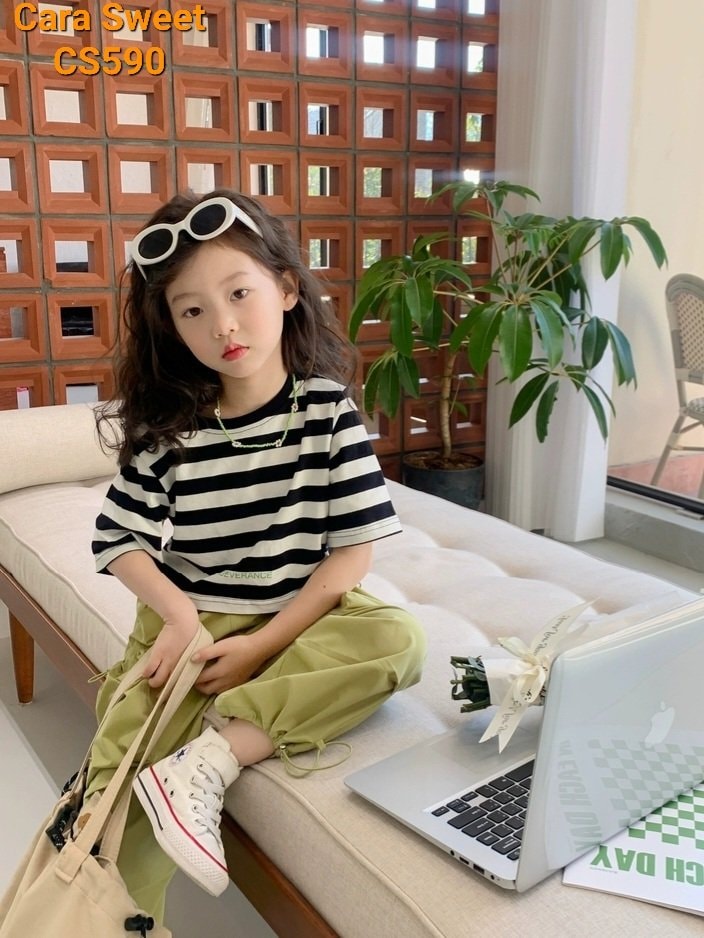 [🆕🇻🇳] Cara Sweet – Sản xuất và phân phối hàng thiết kế trẻ em 😎❤️️⭐️ Set này cá tính quá trời nè ba mẹ ơi!
Áo kẻ đen trắng ko lo lỗi mốt
Thêm chi tiết in chữ cùng tone màu quần xịn xò xứng đáng 10 điểm tuyệt đối
Quần ống  , shares-0✔️ , likes-1❤️️ , date-2024-05-06 01:38:01🇻🇳🇻🇳🇻🇳📰🆕