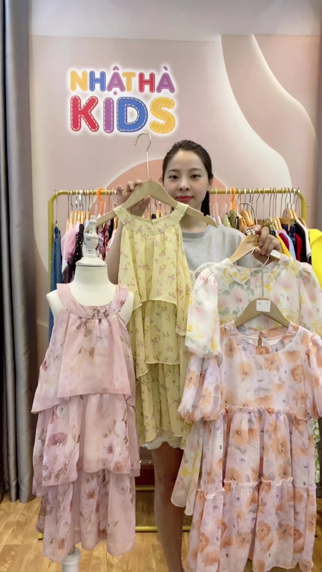 [🆕🇻🇳] Nhật Hà Kids – Thời trang thiết kế cho bé yêu! 🧑‍🧒❤️️👶⭐️ Nhật Hà mới về toàn mẫu váy hoa xinh sale #139k thôi ạ
Đủ size 14 – 45kg, freeship đơn 2 chiếc
Chất lụa hàn châu siêu mịn mát ạ
, shares-0✔️ , likes-131❤️️ , date-2024-06-10 02:32:01🇻🇳🇻🇳🇻🇳📰🆕