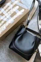 [🆕🇻🇳]  Măng Kids chuyên các mặt hàng xuất dư, xuất xịn 😎❤️️⭐️ E đã bảo là ko m.ua là chỉ có tiếc thôi mà lại kho báo còn đúng vài chục cái là hết Đẹp hơn trên hình là có thật ạ Em túi sa.le quá đã lại kèm ví
M.ua 1 đư , shares-0✔️ , likes-2❤️️ , date-2024-05-29 07:56:33🇻🇳🇻🇳🇻🇳📰🆕