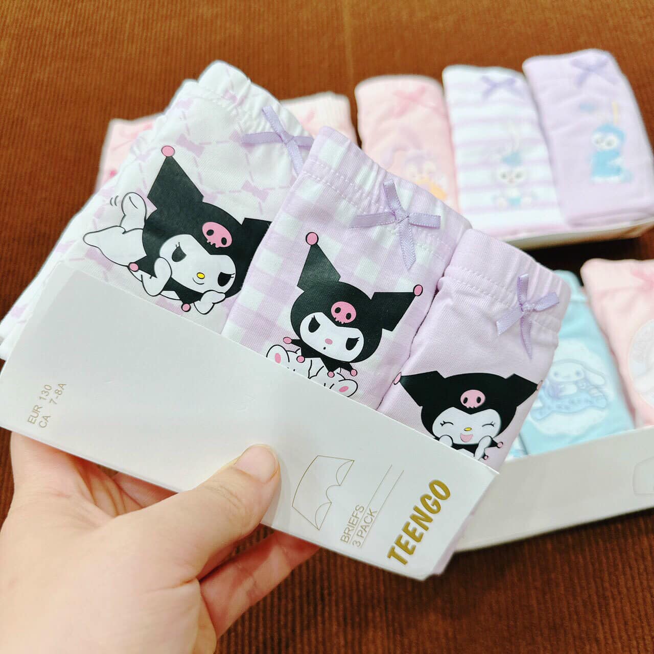 [🆕🇻🇳] Kemy Kids 😎❤️️⭐️ Quần chip cũng phải KUROMI mới chịu cơ ạ.
Sz: 100-160
—————————-
KEMY KIDS Địa chỉ: 17 Ngô Thì Nhậm, Hà Đông, Hà Nội
Liên hệ: 0983 769 069 or 09 6767 2 , shares-0✔️ , likes-0❤️️ , date-2024-05-17 06:19:47🇻🇳🇻🇳🇻🇳📰🆕