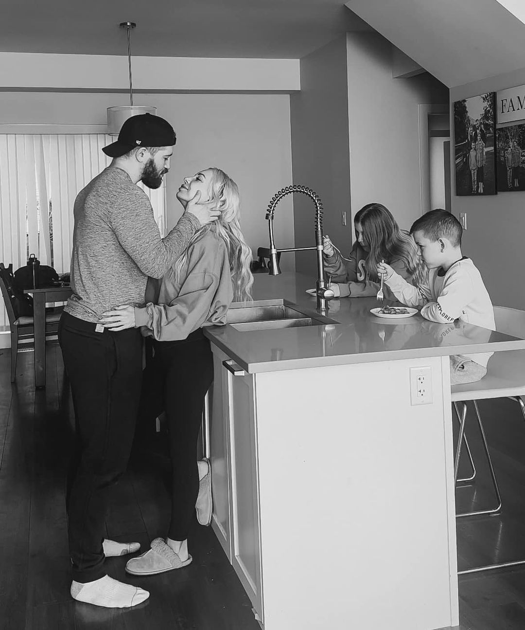 [🆕🇻🇳]  WOW BABY – XU HƯỚNG THỜI TRANG HÀNG ĐẦU CHO BÉ YÊU 🧑‍🧒❤️️👶⭐️ Đừng bao giờ ngừng yêu thương nhau kể cả khi hạnh phúc đã đủ đầy. Bởi vì các con sẽ luôn lấy bố mẹ của chúng mà làm gương
, shares-0✔️ , likes-12❤️️ , date-2024-05-20 10:24:45🇻🇳🇻🇳🇻🇳📰🆕