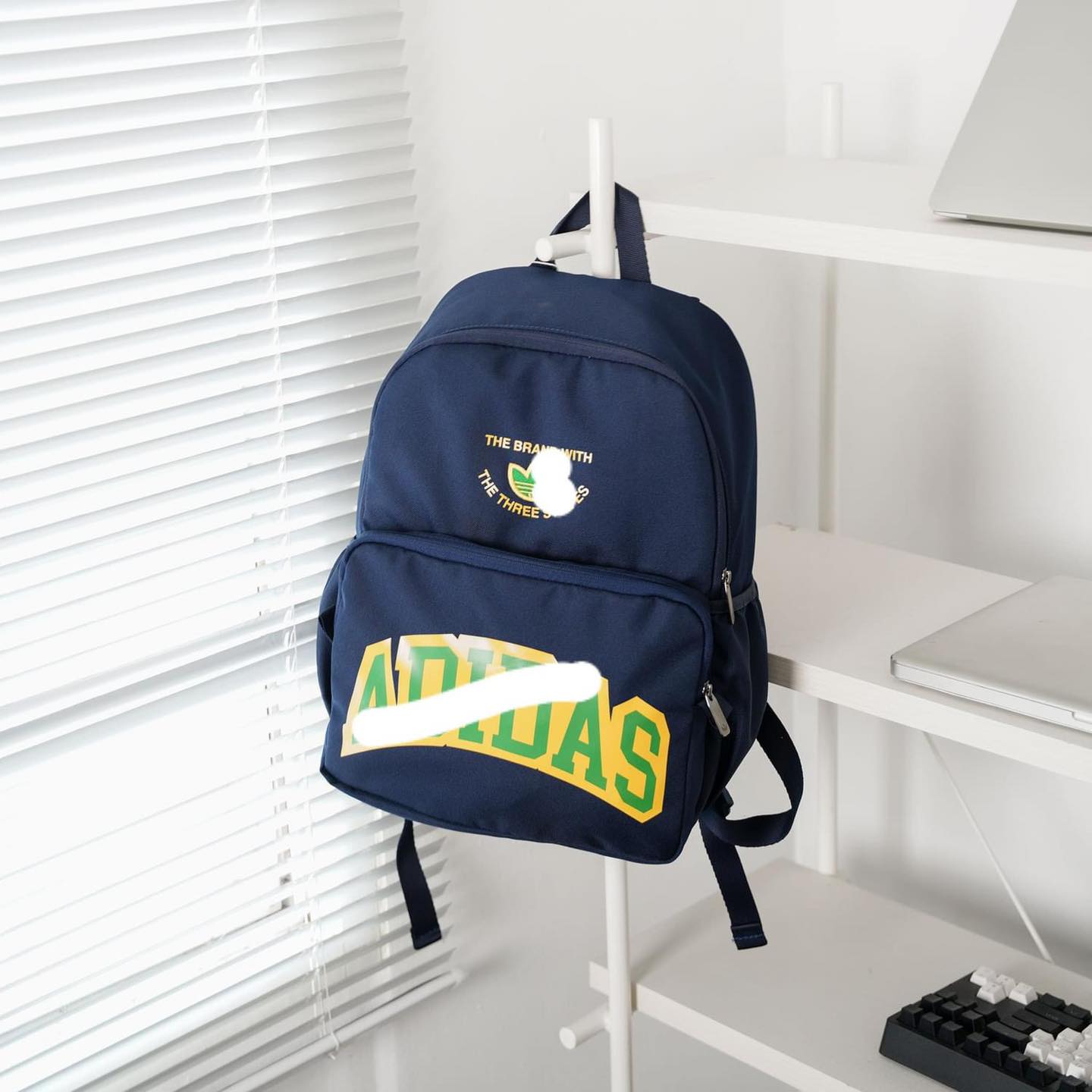 [🆕🇻🇳]  Măng Kids chuyên các mặt hàng xuất dư, xuất xịn 😎❤️️⭐️ Balo nhà 3 là dư xịn cho các thanh niên
Mẫu mới nhất 2024 từ dòng Originals
– Kích thước: 38 cm x 26 cm x 12 cm.
– Ngăn chính lớn đủ dùng hằng ngày, hoặc  , shares-0✔️ , likes-2❤️️ , date-2024-05-26 15:24:31🇻🇳🇻🇳🇻🇳📰🆕