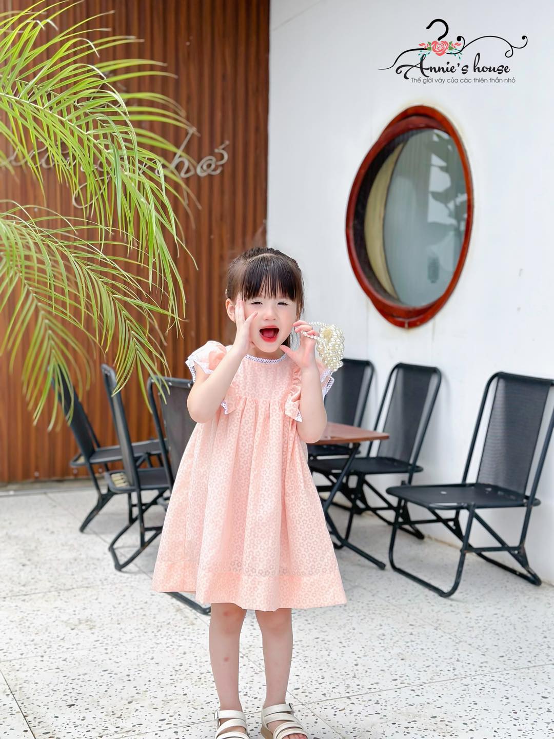 [🆕🇻🇳] Annie’s house – Thế giới váy của các thiên thần nhỏ 😎❤️️⭐️ Một chiếc vibe xoá tan cái nắng mùa Hè.
Em váy này ngay cả những em vé nhạy cảm nhất thì cũng thích mê vì chất vải siêu mịn màng mềm mại của nó nè.
Đầm đượ , shares-1✔️ , likes-4❤️️ , date-2024-05-29 03:30:25🇻🇳🇻🇳🇻🇳📰🆕