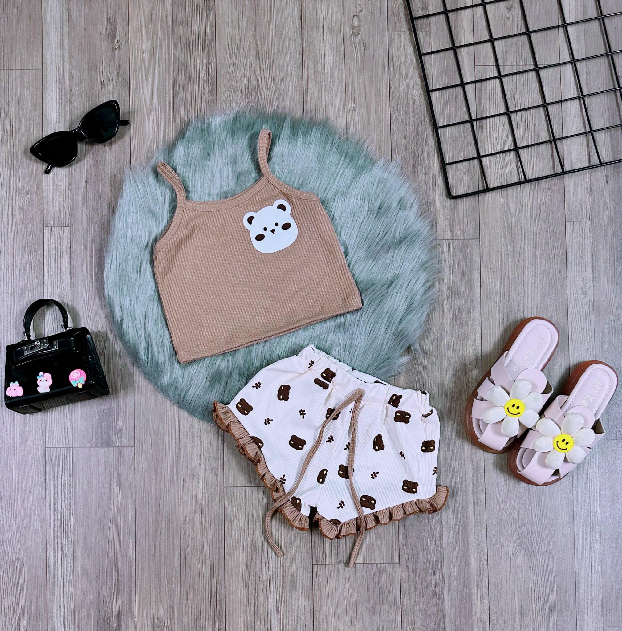[🆕🇻🇳]  XOÀI BABY – Chuyên quần áo trẻ em Quảng Châu 🧑‍🧒❤️️👶⭐️ Set áo dây, quần đùi bèo chất thun tăm. #89K/bộ khi mua 2. Lẻ 1bộ +10K ạ
-2 màu: nâu-ghi
Size 8-21kg
Size 22-28kg +10K
, shares-0✔️ , likes-9❤️️ , date-2024-06-04 14:15:42🇻🇳🇻🇳🇻🇳📰🆕