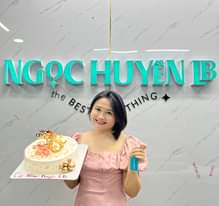 Có thể là hình ảnh về 1 người và văn bản