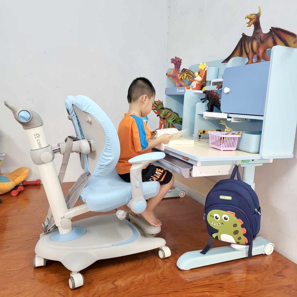 [🆕🇻🇳] Chilux là thương hiệu chuyên sản xuất sản phẩm tiện ích dành cho bé tiên phong tại Singapore 🧑‍🧒❤️️👶⭐️ Em Bin vui hơn khi học, em cũng có không gian riêng bày trí sở thích khủng long của mình mà không bị mẹ mắng là bày bừa lung tung  #chilux #banhocthongminh , shares-0✔️ , likes-3❤️️ , date-2024-06-02 04:00:08🇻🇳🇻🇳🇻🇳📰🆕