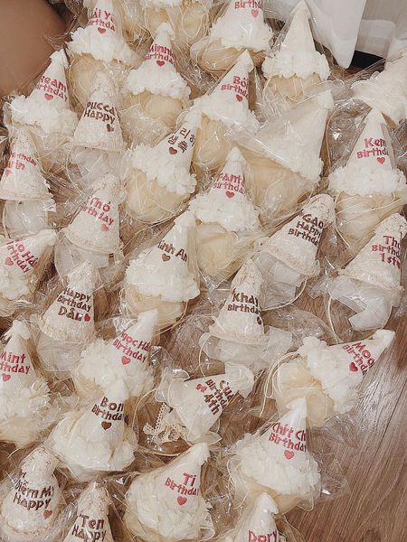 [🆕🇻🇳] Tokidoki – Thiên đường mua sắm cho mẹ và bé! 😎❤️️⭐️ MŨ CHÓP SINH NHẬT zá xíu xiu nhưng tặng con ngày sinh nhật ý nghĩa lắm mẹ uiiiiEm bé nào đội dư định là sẽ có bộ hình kỉ niệm siêu cute luôn
Có 2 loại T , shares-5✔️ , likes-37❤️️ , date-2024-06-09 09:00:00🇻🇳🇻🇳🇻🇳📰🆕