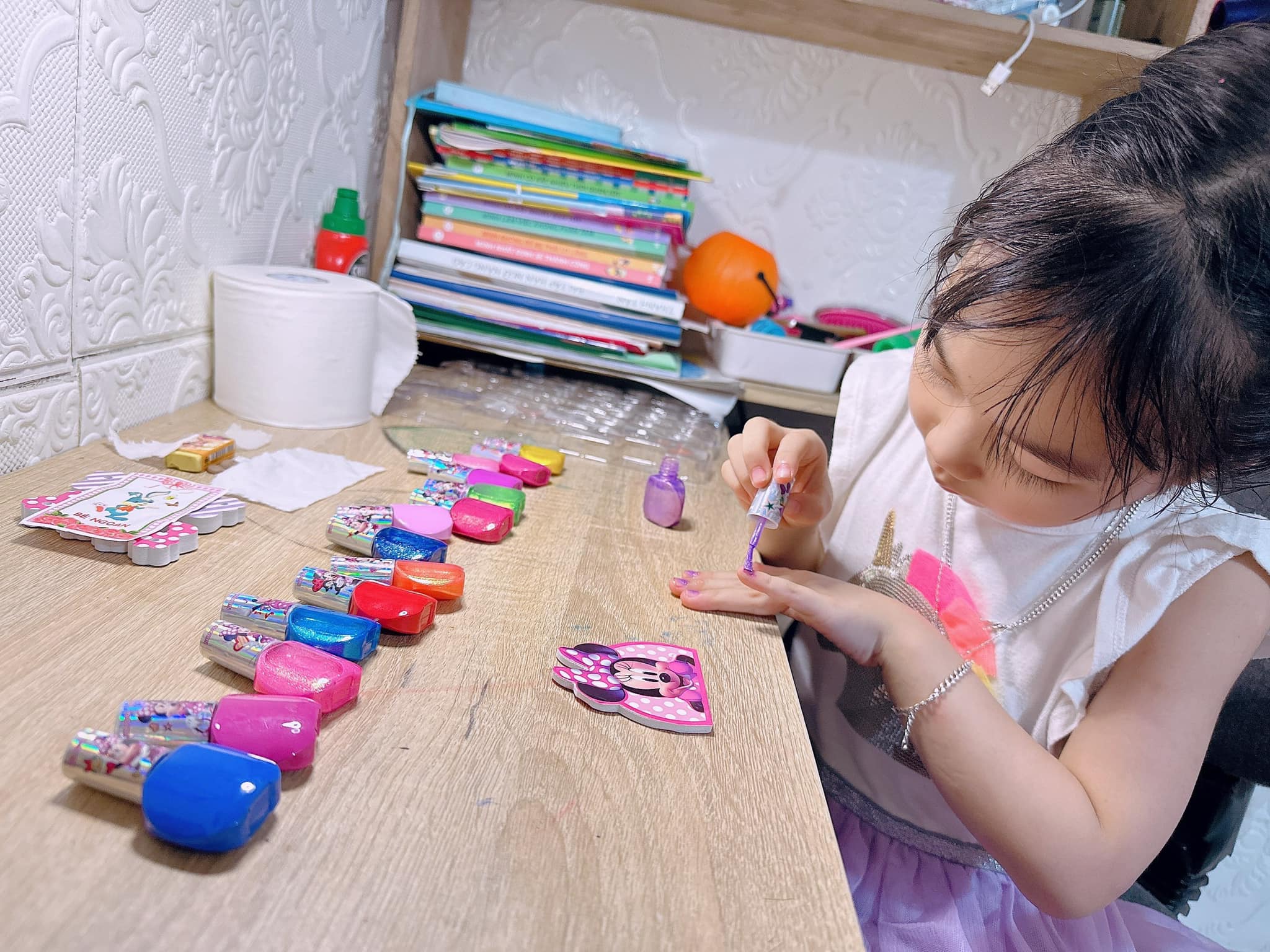 [🆕🇻🇳] Mẹ Bella – Quần Áo Trẻ Em Xuất Khẩu 😎❤️️⭐️ BỘ SƠN MÓNG TAY DISNEY FROZEN  AUTH CHO BÉ  – sơn hoàn toàn gỡ ra là hết, rửa tay là bay ra nhé. K phải như sơn ng lớn đâu ạHàng xịn phải nhanh tay hết  , shares-0✔️ , likes-9❤️️ , date-2024-06-04 13:30:21🇻🇳🇻🇳🇻🇳📰🆕