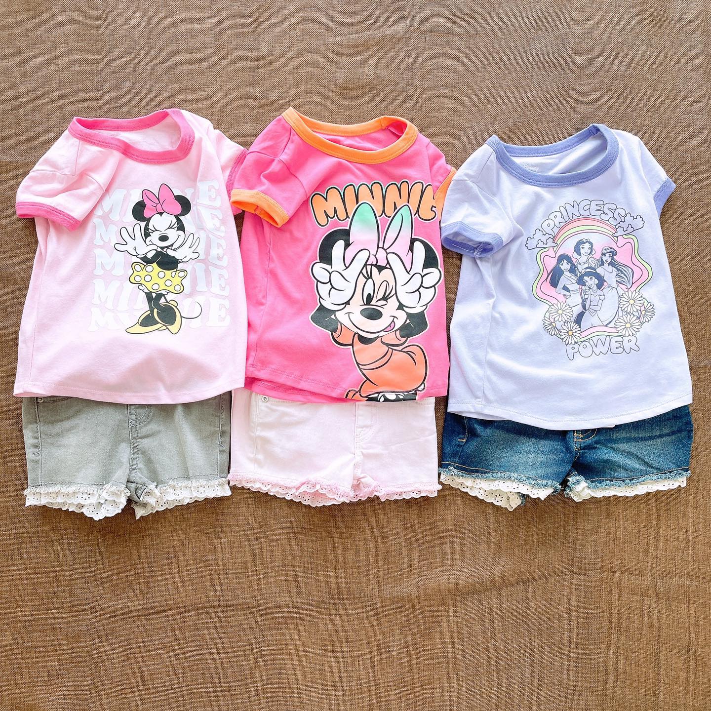 [🆕🇻🇳] Mẹ Bella – Quần Áo Trẻ Em Xuất Khẩu 😎❤️️⭐️ Quá xinh xắn
Áo Mĩckey mix cùng jeans cho bé gái, lâu lắm mới có lô áo cute như thế nay. Sl k nhiều nên các mẹ nhanh tay nhe
Sz :18m-8Y————————————
Mẹ B , shares-3✔️ , likes-49❤️️ , date-2024-06-07 00:18:45🇻🇳🇻🇳🇻🇳📰🆕