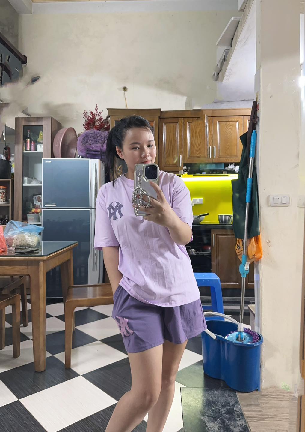 [🆕🇻🇳]  Couturière – home sewing 😎❤️️⭐️ Bỏ qua tất cả các đống lộn xộn và sự béo của e phía sau đi, e chỉ muốn nói là bộ N.Y này đẹp lắm ạ.  Nhận hàng ko đẹp hoàn lại em nha.    E up 1 số bộ còn  , shares-0✔️ , likes-20❤️️ , date-2024-06-10 02:26:53🇻🇳🇻🇳🇻🇳📰🆕