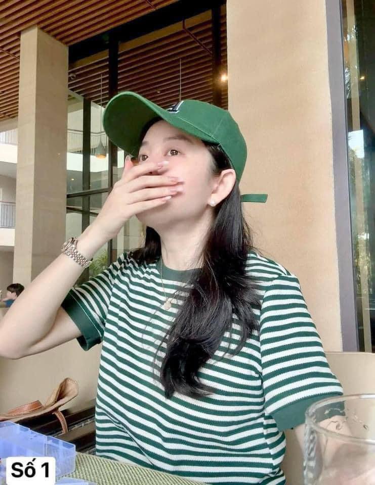 [🆕🇻🇳] Shop mẹ bé Hồng Ánh authenic 😎❤️️⭐️ Gom N lần rồi mà khách nhận hàng về vẫn hỏi, nay em gom tiếp mẫu áo siêu HOT HIT hè này
Hàng nhận về tay rồi ưng quá CE uiii
ĐỒNG GI.Á CÁC MÀU #185K /1C V , shares-1✔️ , likes-16❤️️ , date-2024-06-09 14:44:14🇻🇳🇻🇳🇻🇳📰🆕