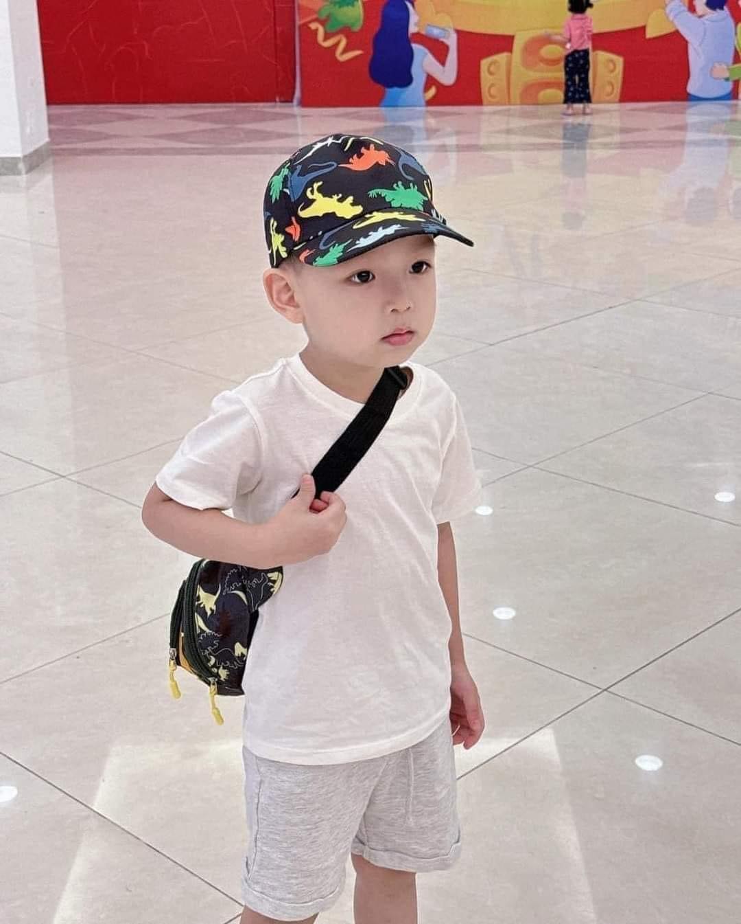 [🆕🇻🇳] Shop mẹ bé Hồng Ánh authenic 😎❤️️⭐️  Toàn màu mê quá trời luôn, hốt ngayyyy mn ơi, cứ phải mix theo set mới bảnh. Giá cả set còn rẻ hơn mua lẻ 1 món nữa.1⃣1⃣9⃣k/set mũ , shares-4✔️ , likes-47❤️️ , date-2024-06-10 14:42:03🇻🇳🇻🇳🇻🇳📰🆕