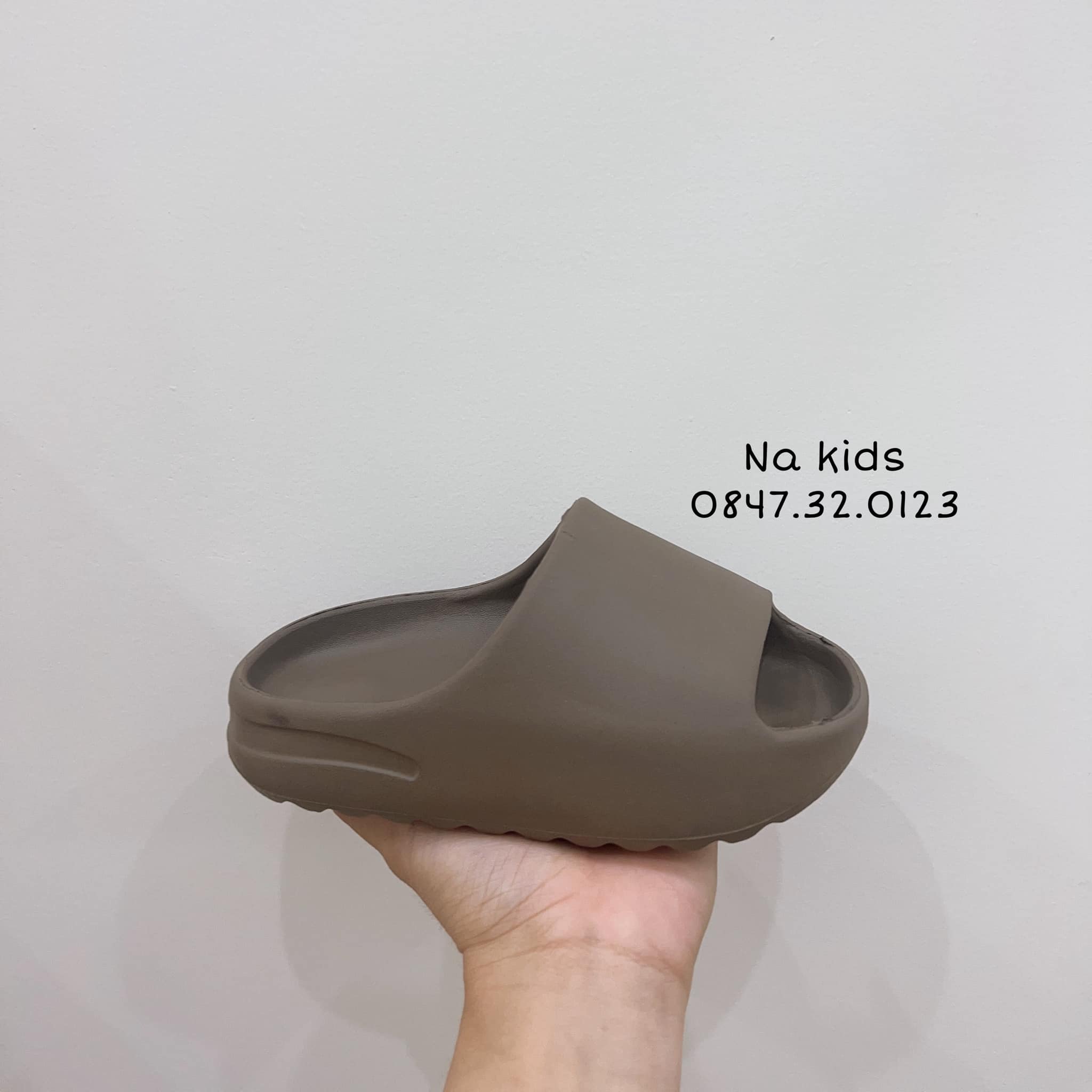 [🆕🇻🇳]  Na Kids – chuyên sỉ lẻ đồ trẻ em 🧑‍🧒❤️️👶⭐️ 𝐒𝐢𝐮 𝐬𝐢𝐮 𝐧𝐡𝐞̣, 𝐛𝐚𝐬𝐢𝐜 𝐝𝐞̂̃ 𝐦𝐢𝐱 𝐧 𝐦𝐚𝐭𝐜𝐡 𝐛𝐞́ 𝐧𝐚̀𝐨 𝐜𝐮̃𝐧𝐠 𝐧𝐞̂𝐧 𝐜𝐨́ 𝐧𝐡𝐞́ 𝐚̣
size 24-35
hàng có sẵn
( 1 màu duy nhất )
————————————— , shares-2✔️ , likes-8❤️️ , date-2024-06-12 02:45:47🇻🇳🇻🇳🇻🇳📰🆕