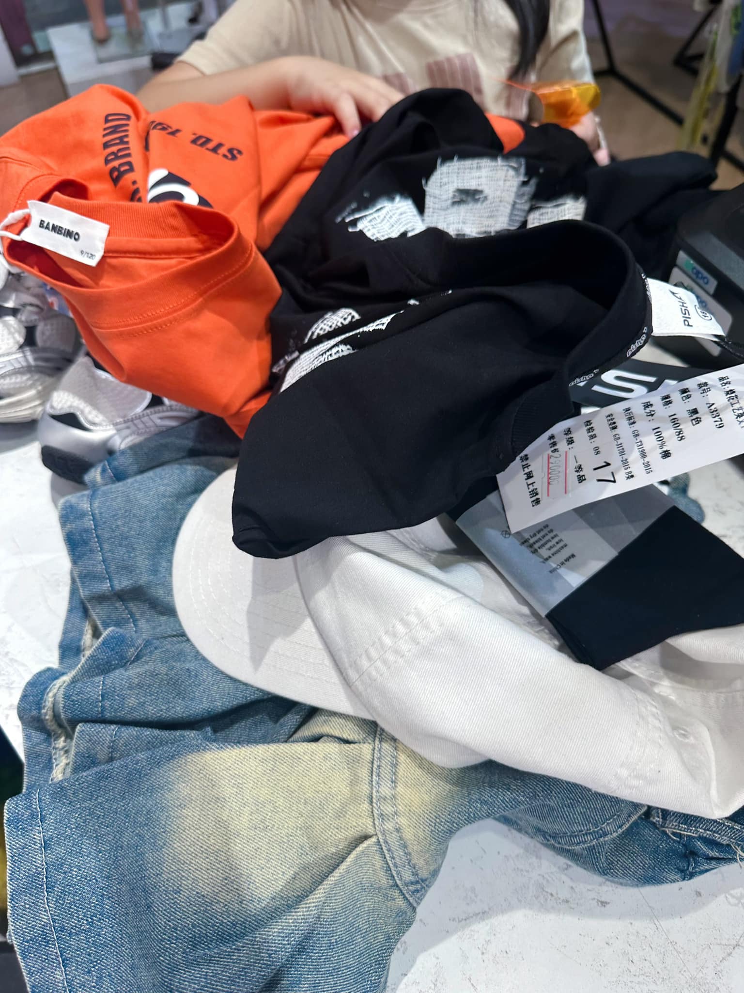 [🆕🇻🇳]  MỢ CHẢNH KIDS – LUXURY FASHION FOR KIDS 🧑‍🧒❤️️👶⭐️  Khách dặn lòng qua mua mỗi set jean
… và thực tế !!  Cảm ơn nhiều ạ
, shares-0✔️ , likes-6❤️️ , date-2024-06-12 15:03:54🇻🇳🇻🇳🇻🇳📰🆕