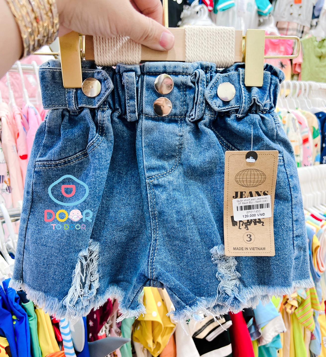 [🆕🇻🇳] Door to door Q6 – Chuyên quần áo, giày dép và phụ kiện cho bé 🧑‍🧒❤️️👶⭐️ Quần short jean, short kaki cho bé diện hè vừa đẹp lại rất style luôn có sẵn tại shop mẹ nha!!!
Chất vải cao cấp mềm mại, co giãn và thấm hút mồ hôi.
Đủ cá , shares-0✔️ , likes-0❤️️ , date-2024-06-24 03:18:27🇻🇳🇻🇳🇻🇳📰🆕