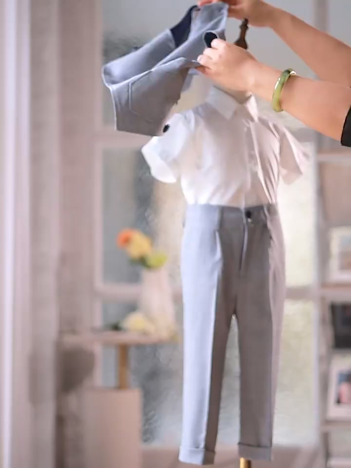 [🆕🇻🇳]  MMKID aims to bring kids the most high fashionable and high quality party design 🧑‍🧒❤️️👶⭐️ Boy’s kid vest, set 4 pieces in Grey
Available now at MMKID
#vestchobetrai #kidsvest #vestbetraicaocap #kidspartyweardress
Áo vest bé trai, set 4c màu xá , shares-0✔️ , likes-6❤️️ , date-2024-06-22 02:34:49🇻🇳🇻🇳🇻🇳📰🆕