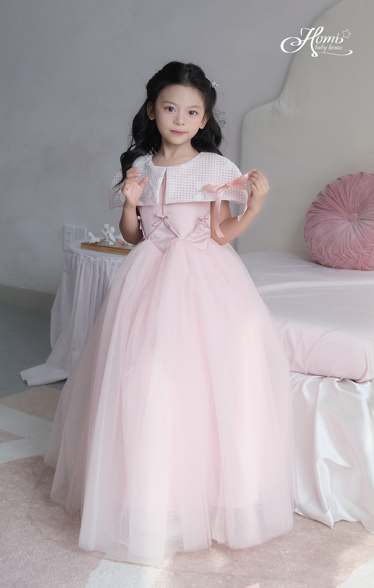 [🆕🇻🇳]  Homi baby house -Homi Baby House là thương hiêu đầm dạ hội , đầm công chúa cho bé tuổi từ 1-10 tuổi 🧑‍🧒❤️️👶⭐️ 𝐌𝐢𝐧𝐚 𝐝𝐫𝐞𝐬𝐬 | 𝐇𝐨𝐦𝐢 𝐁𝐚𝐛𝐲 𝐇𝐨𝐮𝐬𝐞
Trên dải lưới nhẹ nhàng mềm mại như mây, thiết kế 𝑴𝒊𝒏𝒂 𝒅𝒓𝒆𝒔𝒔 mang lại hiệu ứng óng ả, phản chiếu được vẻ đẹp trong trẻo lấp lá , shares-2✔️ , likes-24❤️️ , date-2024-06-15 07:41:11🇻🇳🇻🇳🇻🇳📰🆕