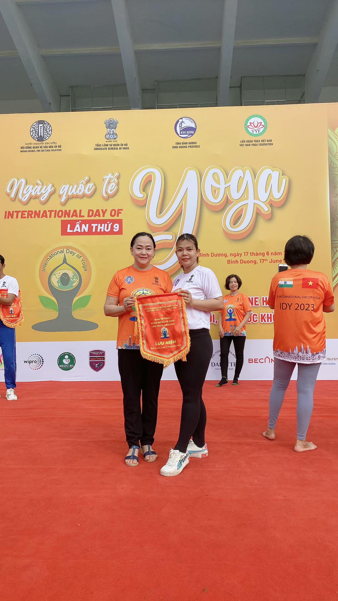 [🆕🇻🇳] Ruby Yoga Và Dance 🧘 Top1Yoga 🤸🏻‍♀️ HƯỞNG ỨNG NGÀY QUỐC TẾ YOGA 21/6 SÂN BANH GÒ ĐẬU NĂM TRƯỚC , NĂM NAY CHÚNG TA GẶP NHAU NGÀY 16/6 TẠI SÂN BÓNG SORA GARDENS , PHƯỜNG HOÀ PHÚ , TPTDM , BD (  , shares-1✔️ , likes-18❤️️ , date-2024-05-27 09:21:15🇻🇳🇻🇳🇻🇳📰🆕