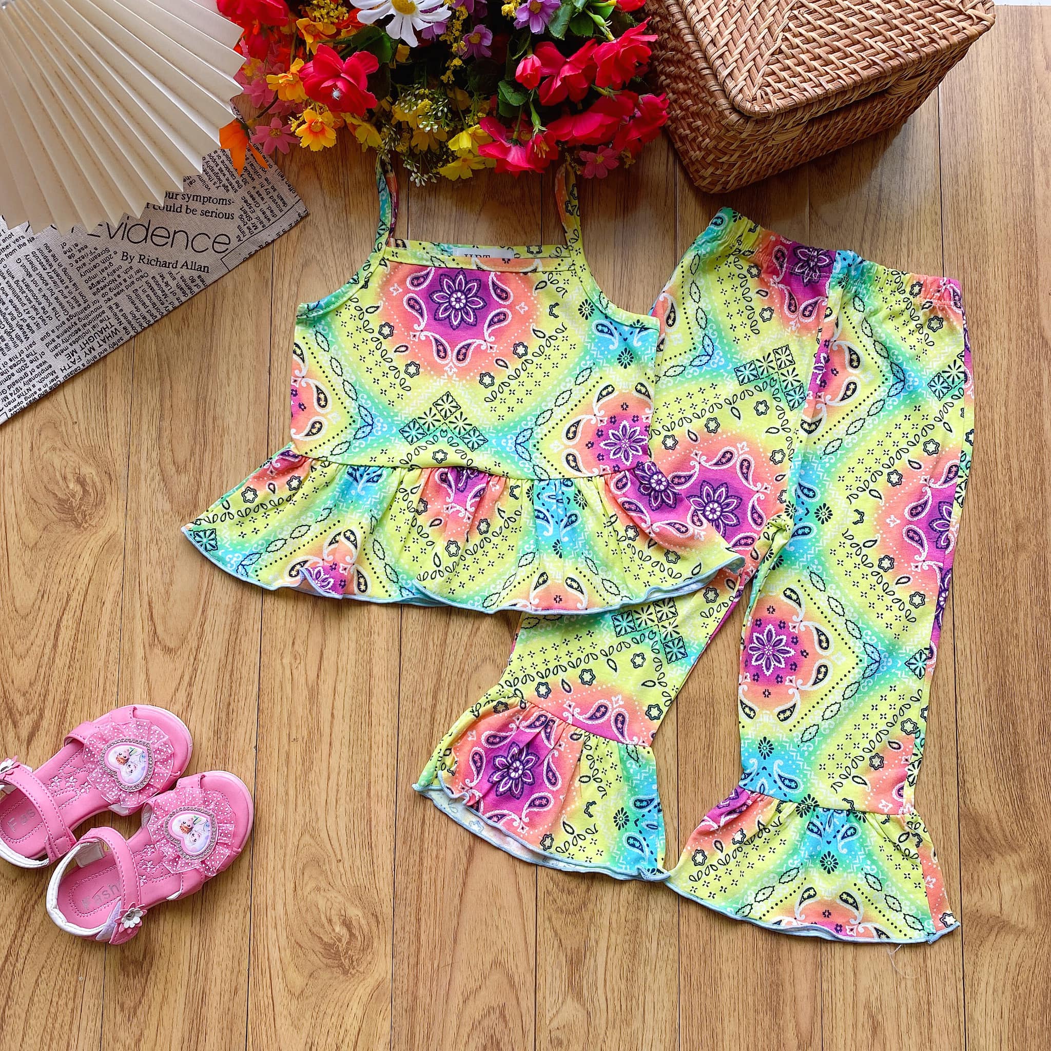 [🆕🇻🇳]  HPT KIDS STORE – Quần Áo trẻ em tận xưởng..Chuyên Sỉ lẽ Số lượng 😎❤️️⭐️  Gọi em là bình minh vì luôn được ngắm em vào mỗi sáng
Siêu phẩm sáng nay mới ra lò luôn sỉ buôn ơi
Bộ dây quần loe size 2-8 mặc chỉ có xuất sắc thôi ạ.
, shares-1✔️ , likes-4❤️️ , date-2023-09-15 21:04:52🇻🇳🇻🇳🇻🇳📰🆕