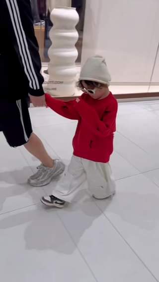 [🆕🇻🇳] BABYBUYvip – chuyên giày dép – quần áo cao cấp cho bé yêu 🧑‍🧒❤️️👶⭐️ Model nhà Babybuy – bé Wang Vũ dạo này lười chụp ảnh quay video mẫu mới cho cô chú và các bạn quá ạ !!! cố gắng bây giờ lạnh rồi con quay chụp nhiều hơn nh , shares-0✔️ , likes-12❤️️ , date-2023-12-11 14:48:03🇻🇳🇻🇳🇻🇳📰🆕